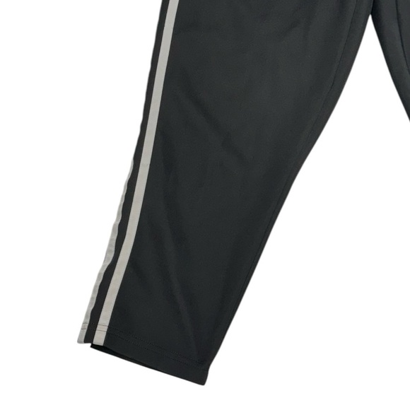 Adidas climalite size large capri style leggings with stripe on sides! - Picture 13 of 14